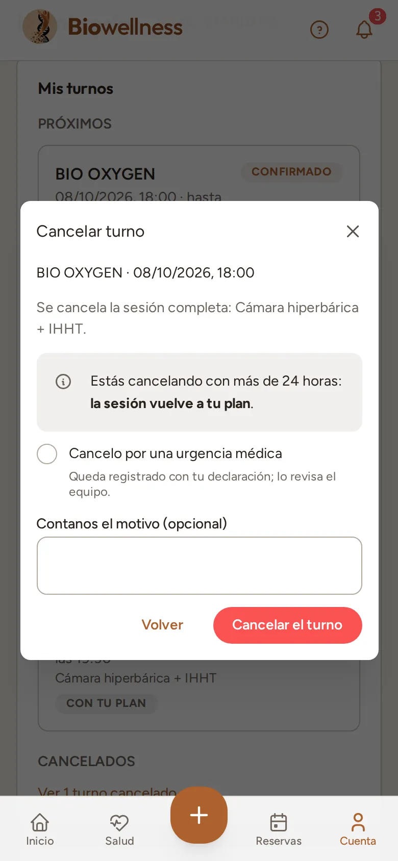 La ventana Cancelar turno: se cancela la sesión completa, el aviso «Estás cancelando con más de 24 horas: la sesión vuelve a tu plan», la casilla de urgencia médica y el motivo opcional.