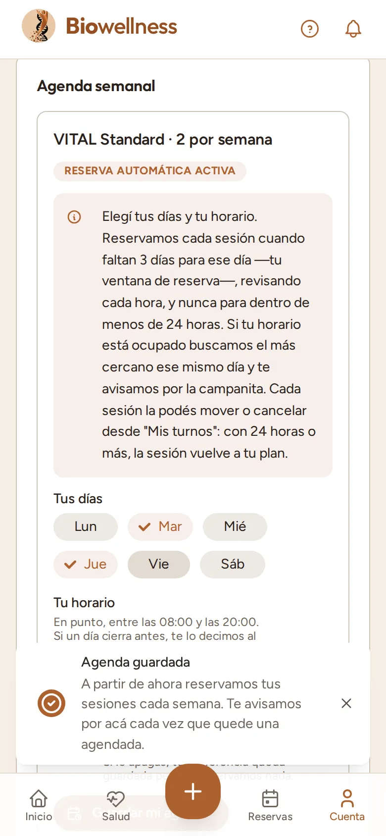 La misma tarjeta después de guardar: el cartel Reserva automática activa y el aviso Agenda guardada, que dice que desde ahora reservamos las sesiones cada semana.