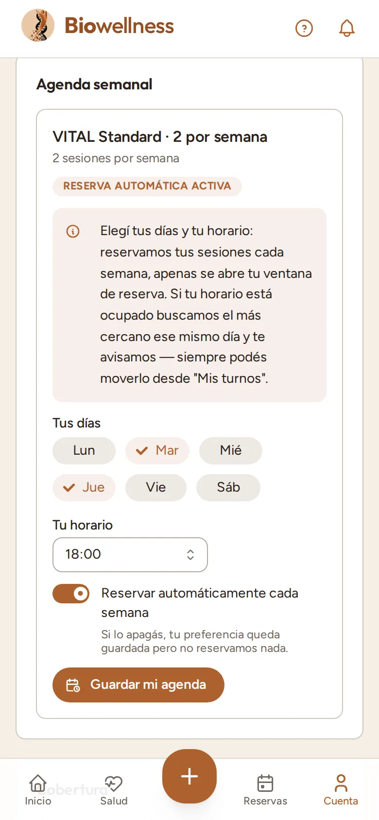 La tarjeta Agenda semanal: los días martes y jueves elegidos, el horario 18:00, el interruptor Reservar automáticamente cada semana y el botón Guardar mi agenda.